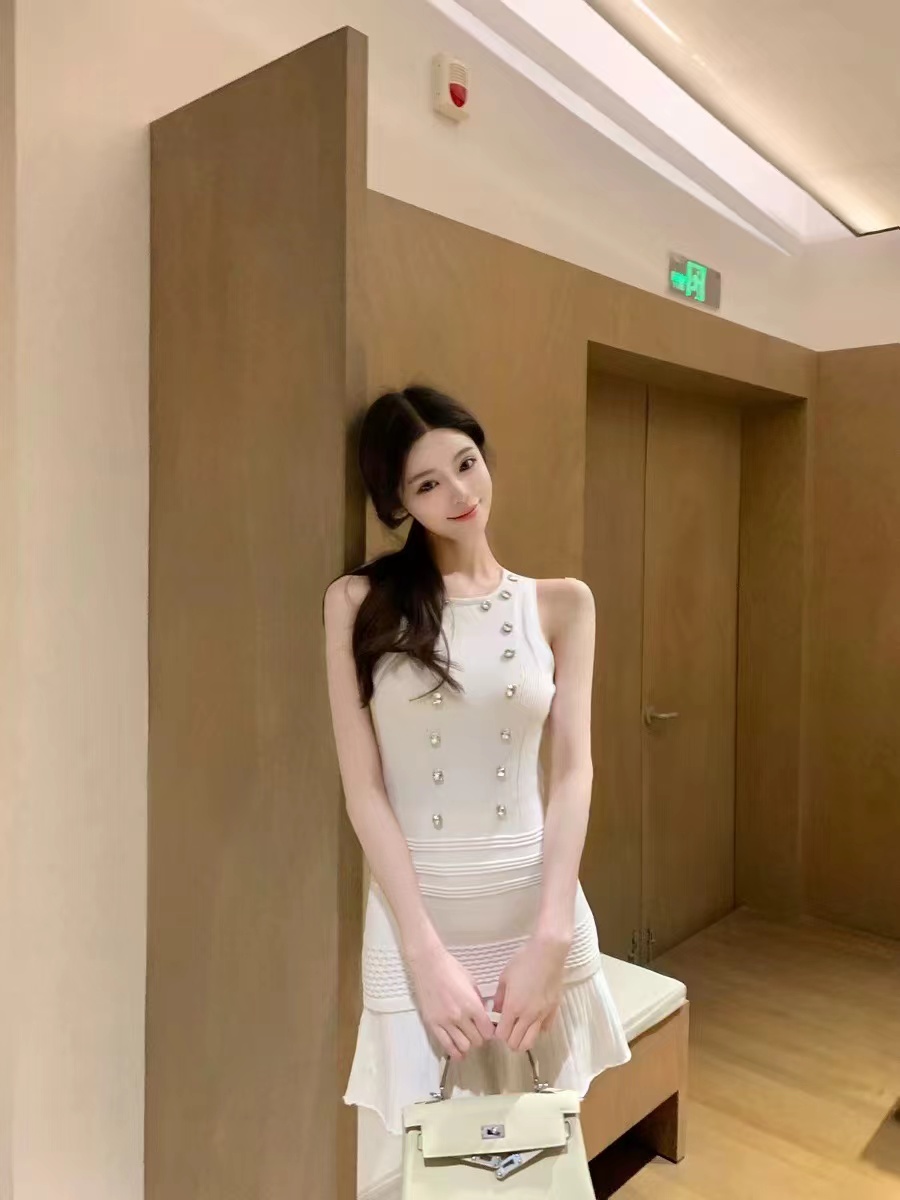 白色時尚套裝女2025夏季重工鑲鑽辣妹無袖背心高腰顯瘦半身二件套