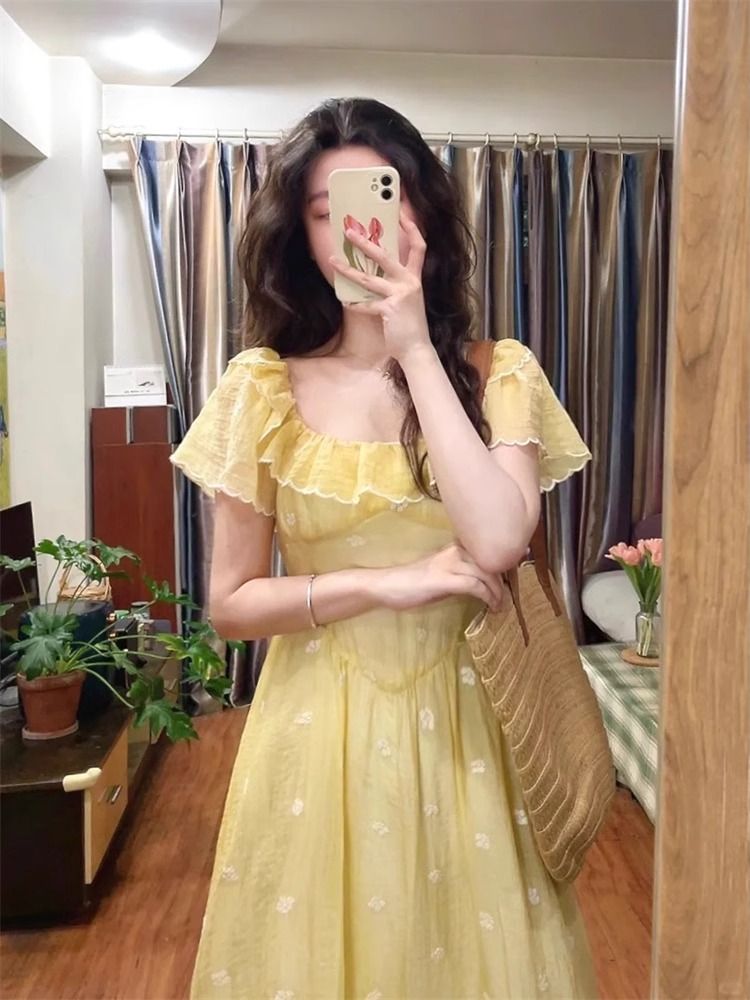 法式黃色小飛袖碎花連衣裙子女夏季2025新款收腰氣質公主度假長裙