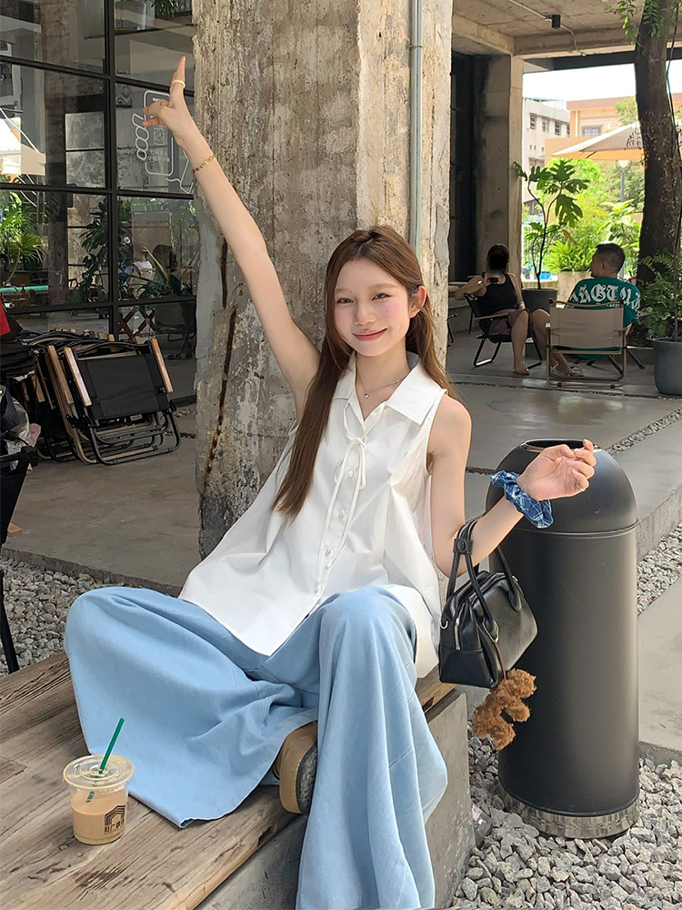 Real photo of Korean chic summer people in a simple sleeveless shirt + wide-leg jeans