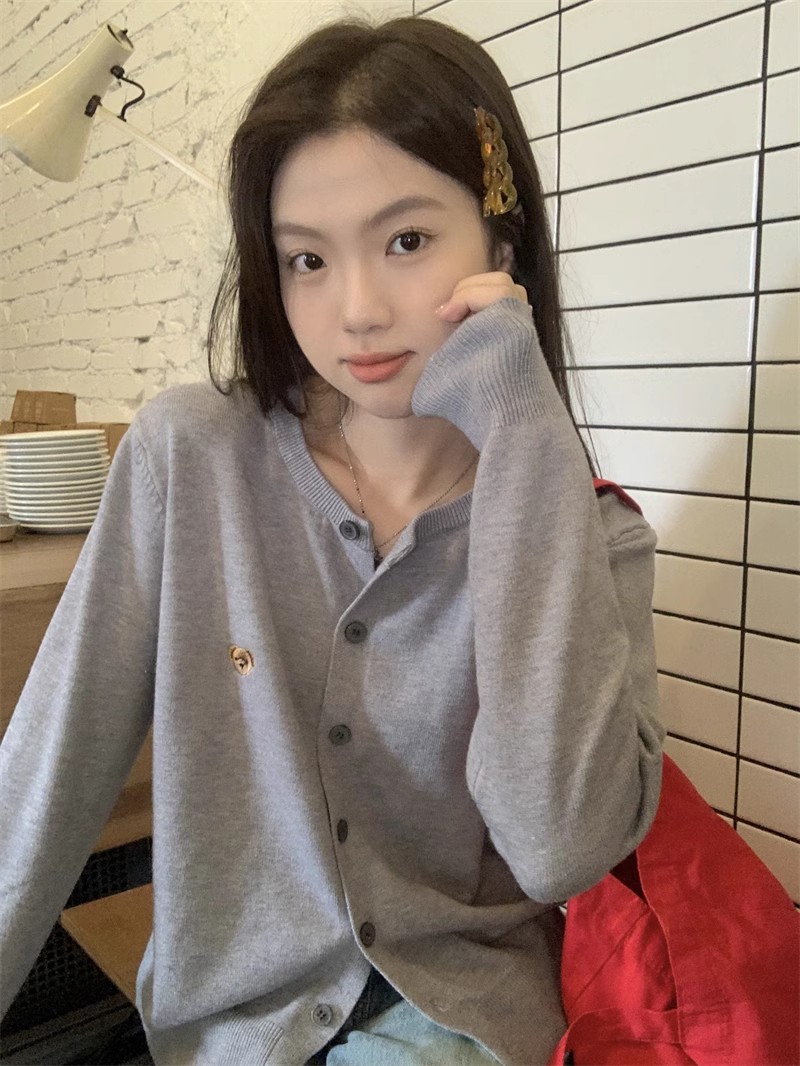 PPHOME warm glutinous Xiaoxue~ Soft glutinous bear embroidered long-sleeved knitted cardigan in autumn and winter, wear sweater jacket on the outside