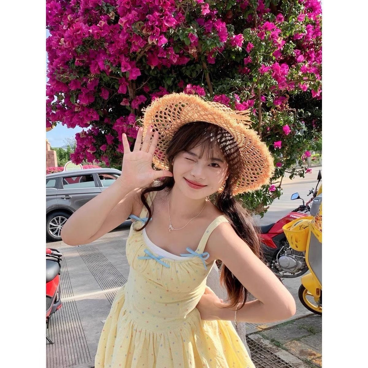 黃色波點吊帶連衣裙女夏季新款法式甜美蝴蝶結收腰顯瘦花苞短裙子
