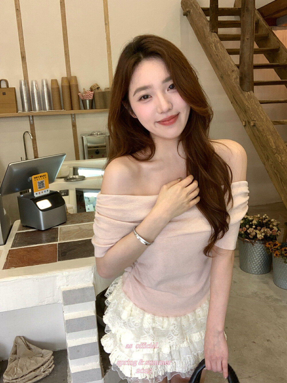 Lace lace splicing short-sleeved T-shirt 2025 summer new Korean waist-pinching ins style one-length off-shoulder top