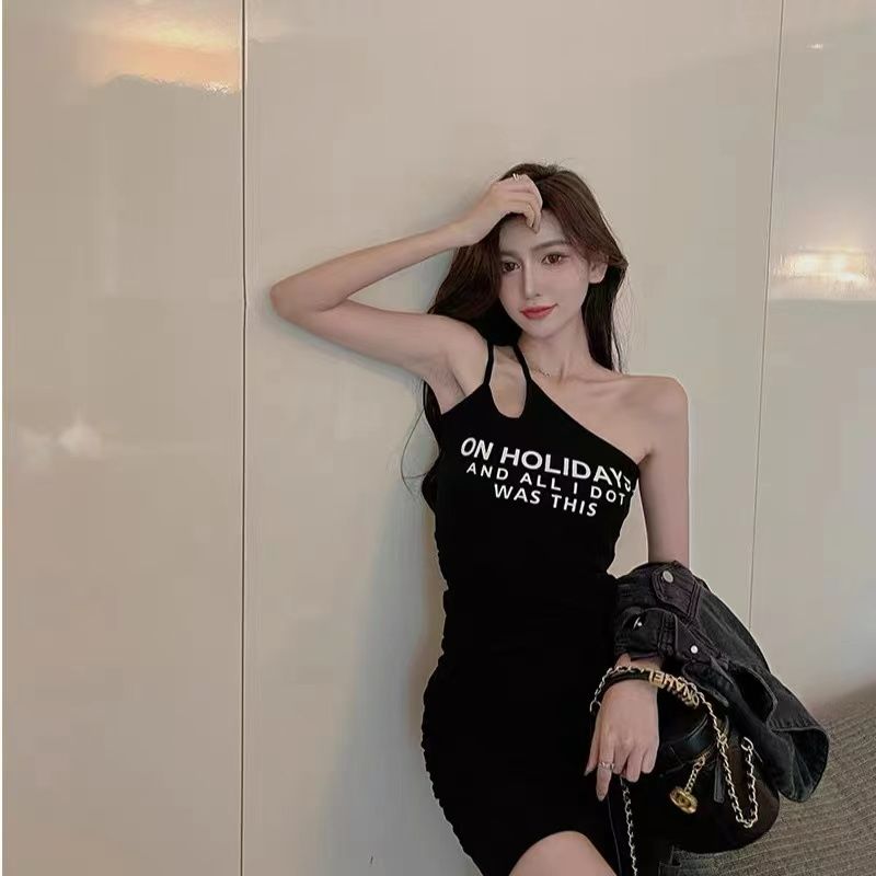 辣妹黑色吊帶連衣裙女夏季2025新款修身顯瘦性感露肩純欲包臀裙子