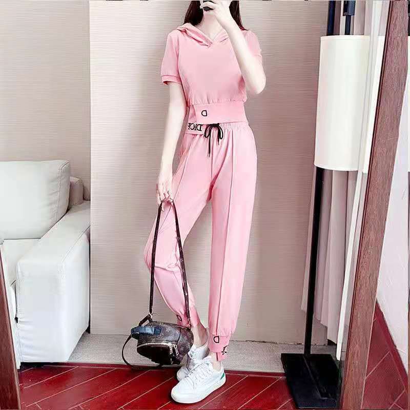 Fashion sports suit for women in summer new Korean style age-reducing fashionable casual short-sleeved feet pants two-piece set