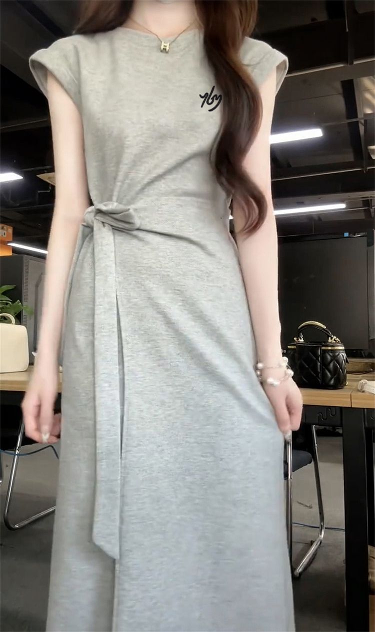 2025新款小個子法式灰色短袖連衣裙子女夏季氣質高級休閒收腰長裙