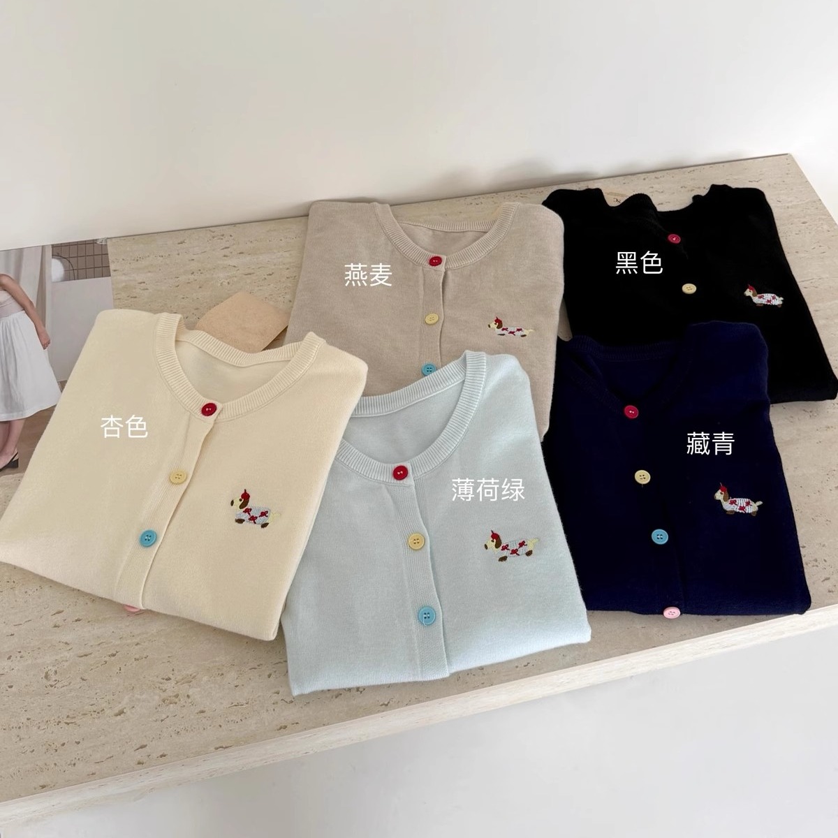 Spring sweet temperament embroidered dachshund dog color buckle knitted cardigan 2025 new round neck slim and age-reducing top