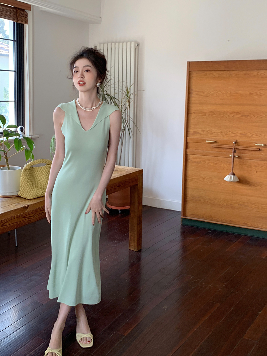 天貓質量法式溫柔風純色V領魚尾裙夏季新款長款包臀連衣裙女