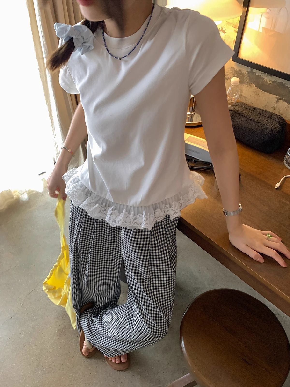 New in spring!  Elegant style lace spliced ​​short-sleeved T-shirt