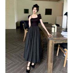 夏季新款黑天鵝小眾氣質法式赫本風方領拼接短袖收腰顯瘦連衣裙子