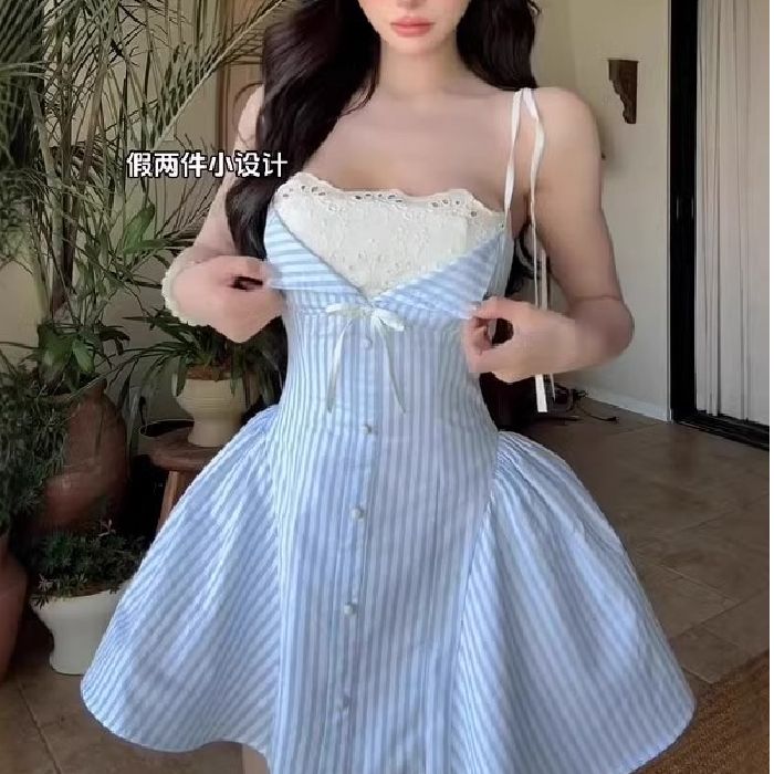 純欲風藍色條紋吊帶連衣裙女春夏季假兩件蕾絲拼接收腰a字短裙子