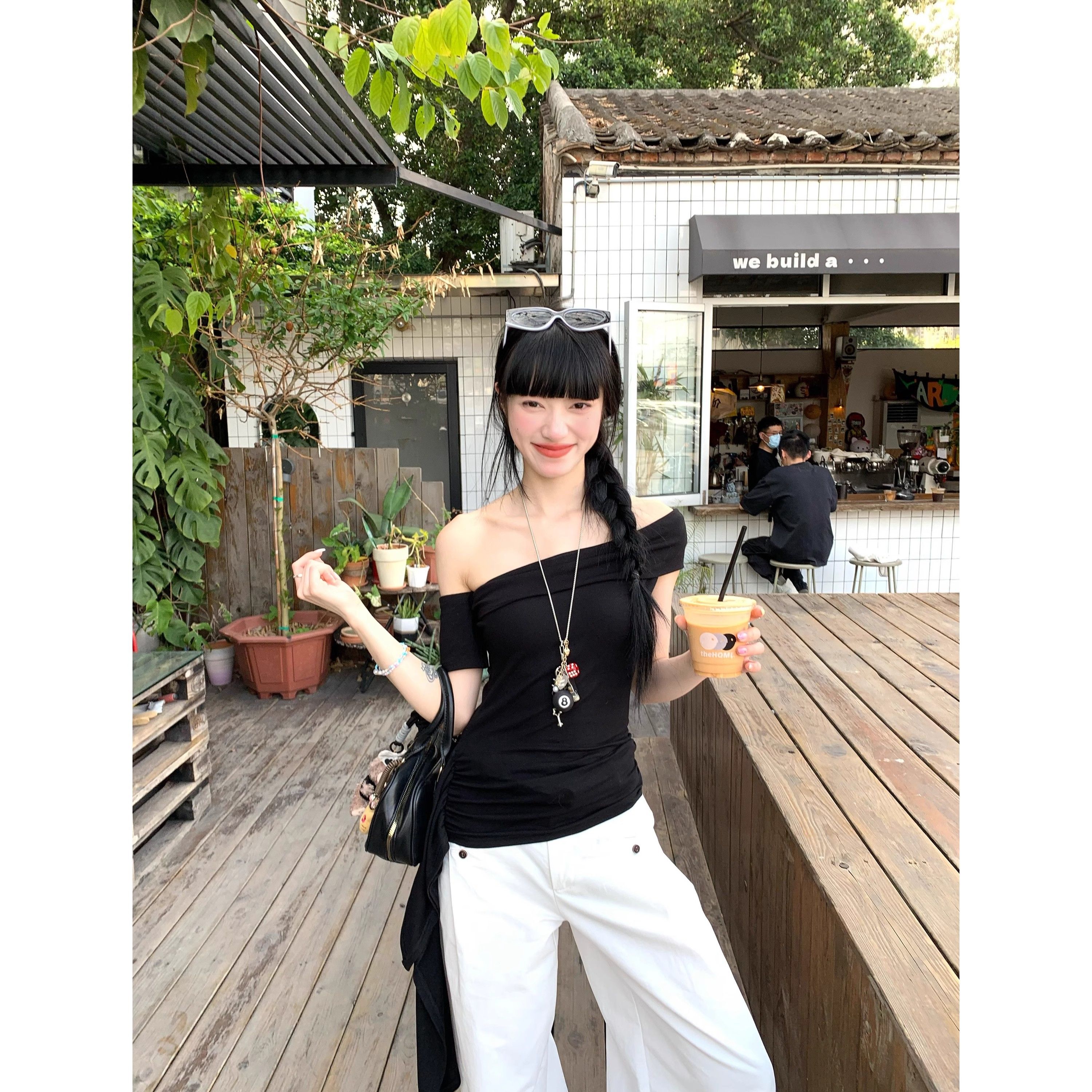 2025 new pure hot girl streamer one-shoulder T-shirt in summer sexy temperament waist-length off-shoulder top