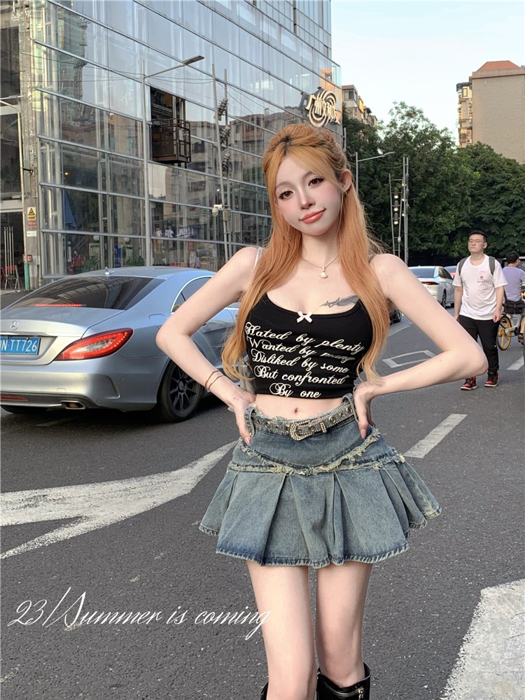 Real shot!  Sweet and spicy denim skirt for women in summer high waist slim pleated A-line short skirt trendy