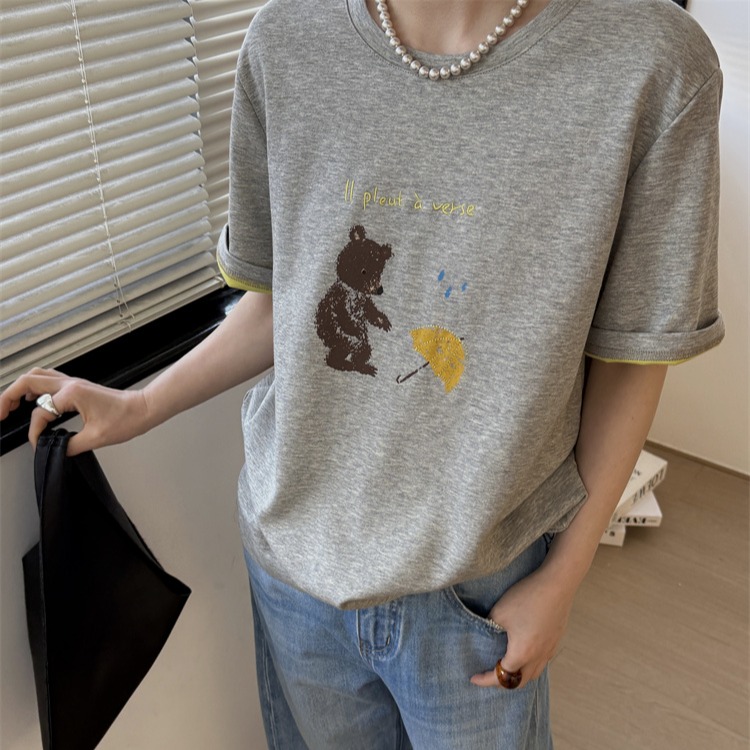Contrasting color cute bear two-color T-shirt for women's youthful age-reducing T-shirt half-sleeved top