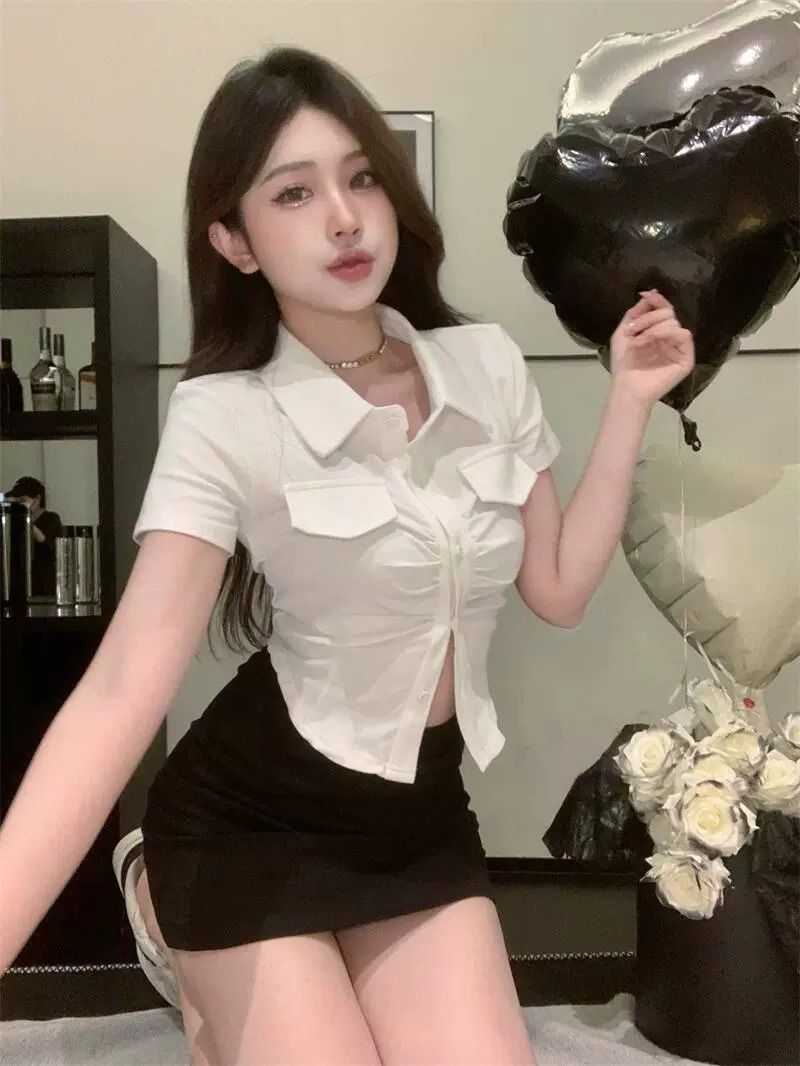 收腰褶皺排扣白色襯衫女夏季設計感Polo領短袖襯衣不規則正肩上衣
