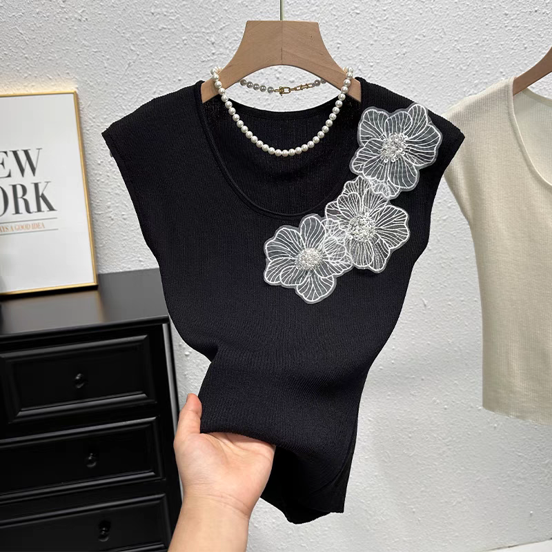 Sweet and cool hot girl sleeveless sweater for women in summer design, fashionable three-dimensional flower shirt, chic and elegant short top