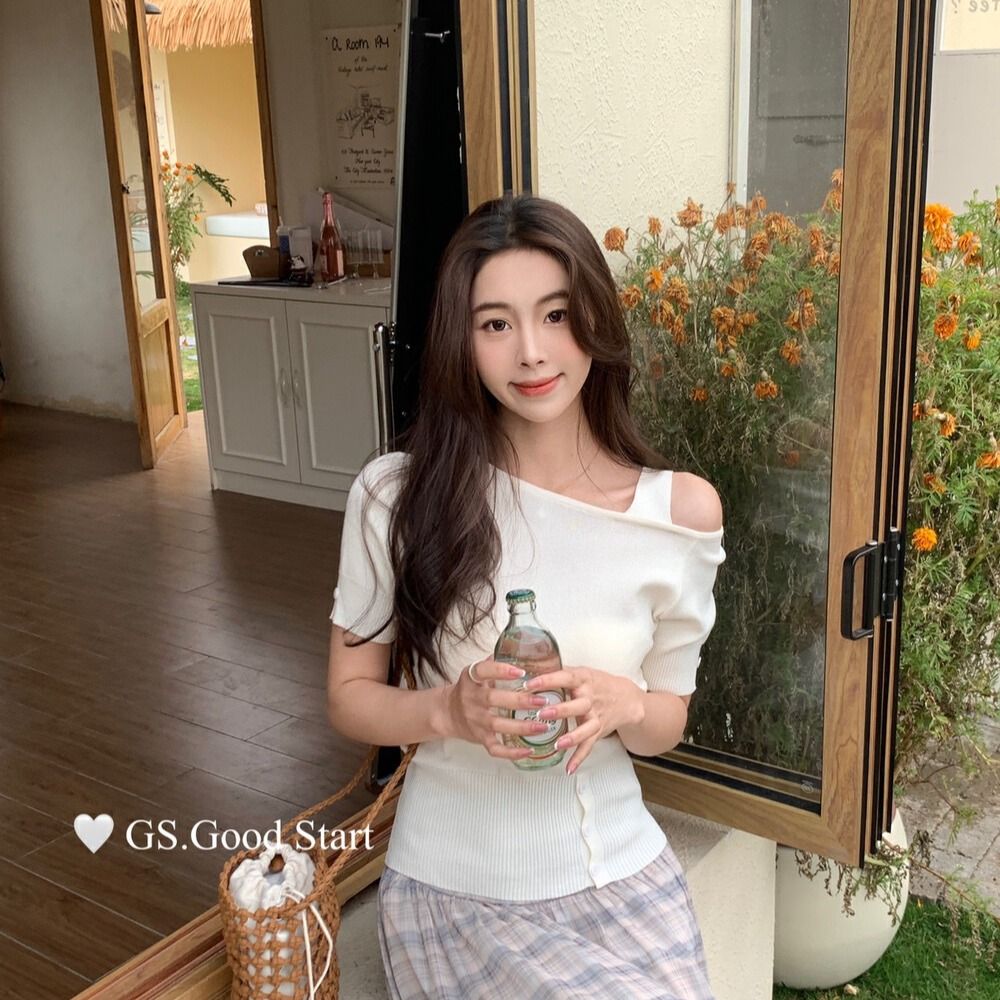 GS.GOOD START atmosphere, fashionable French temperament, Korean simple off-shoulder design, knitted shirt for women