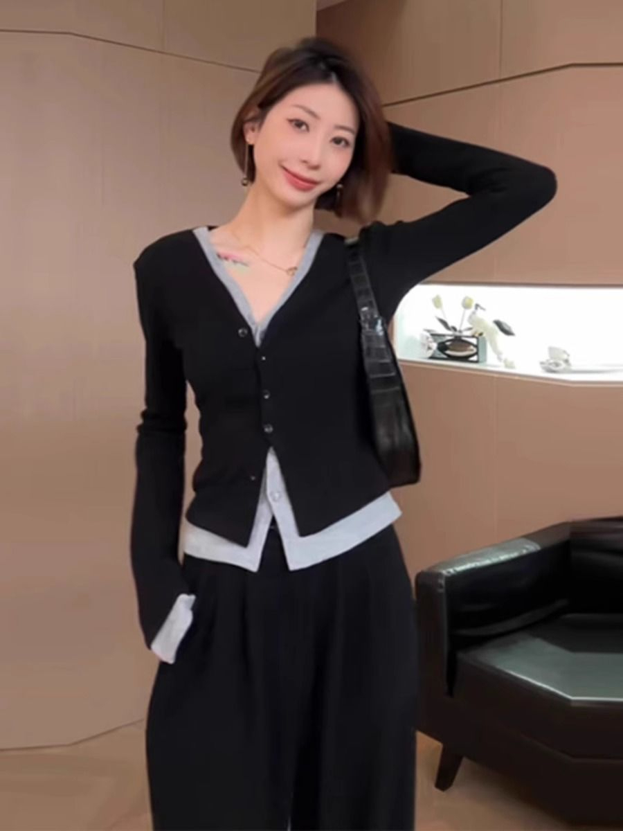 隨心裁港風別致假兩件V領上衣女小眾修身春內搭打底衫