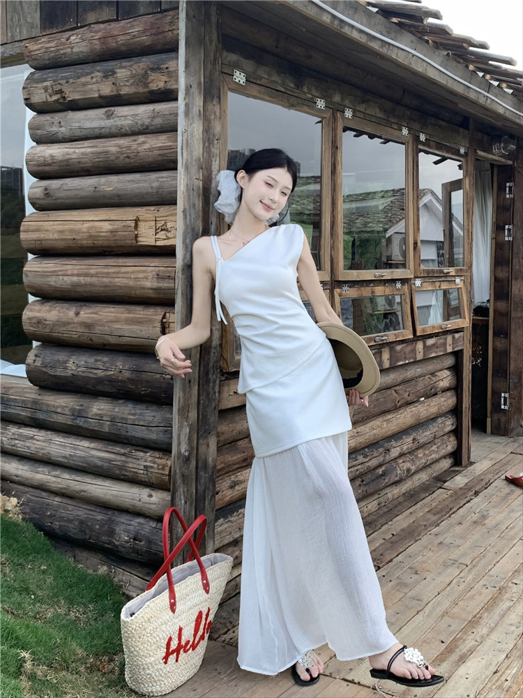 Real photo of 2025 new design-sleeved sleeveless vest top + spliced ​​mesh hip-pack skirt two-piece set
