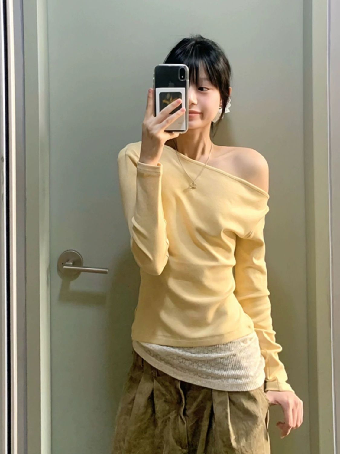 蕾絲拼接斜肩長袖T恤女秋季假兩件修身氣質辣妹一字肩上衣