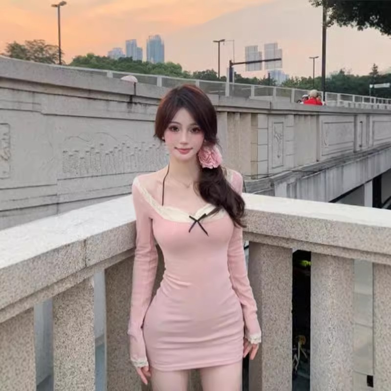 蕾絲拼接方領長袖連衣裙秋季辣妹修身短裙收腰包臀裙