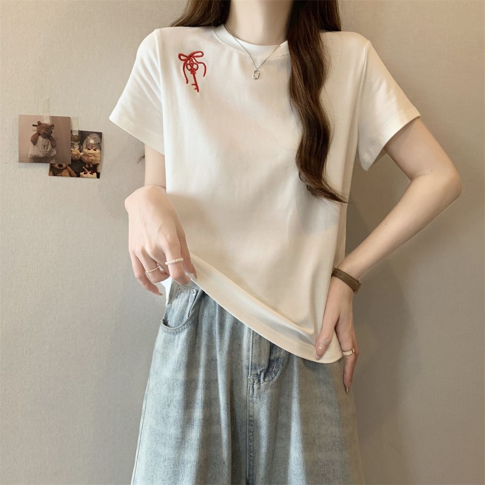 Real shot Korean version 2025 new versatile top short-sleeved T-shirt for women embroidered outside summer