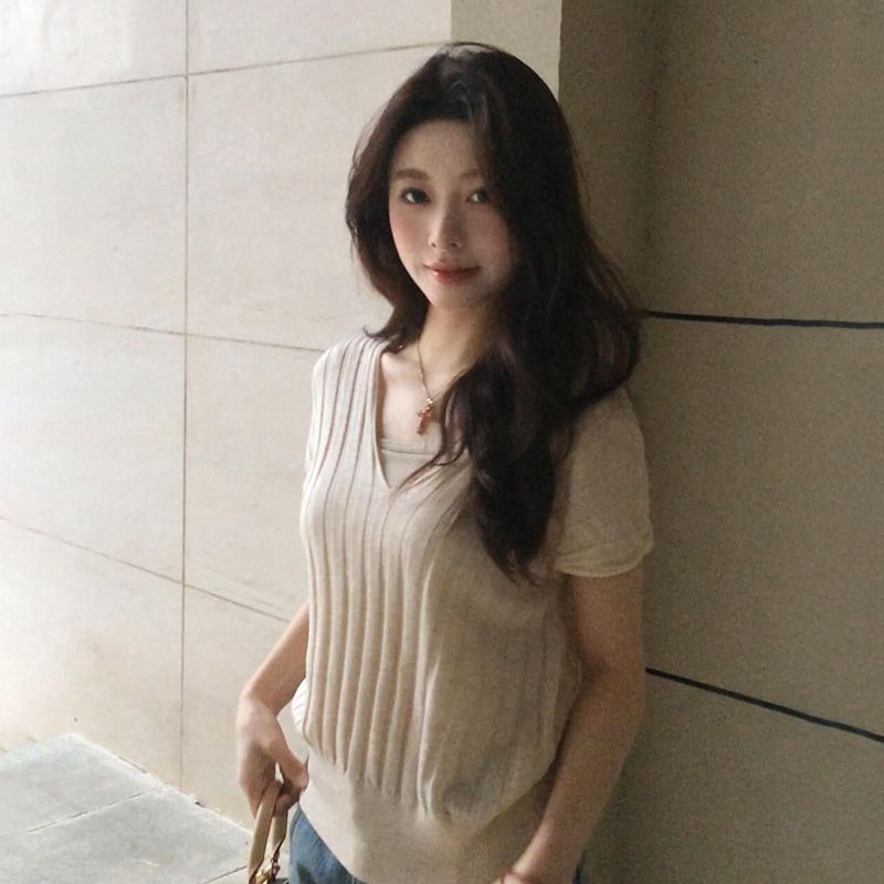 Rice and apricot color pit strip V-neck slim and lazy style short-sleeved T-shirt knitted top for women