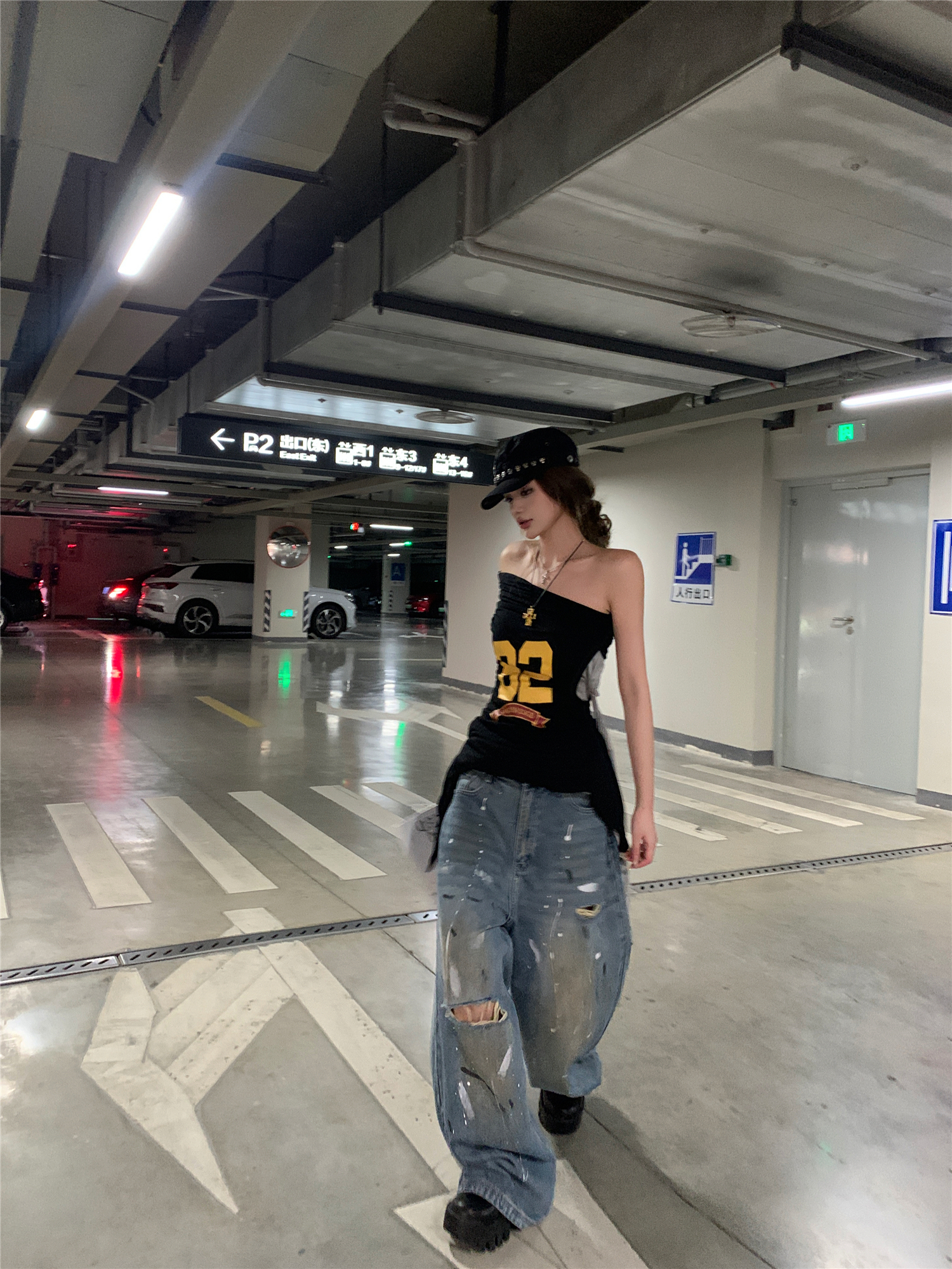 Real shot!  Hot girl sexy slim print fake two-piece top splash paint loose ripped wide-leg jeans trendy
