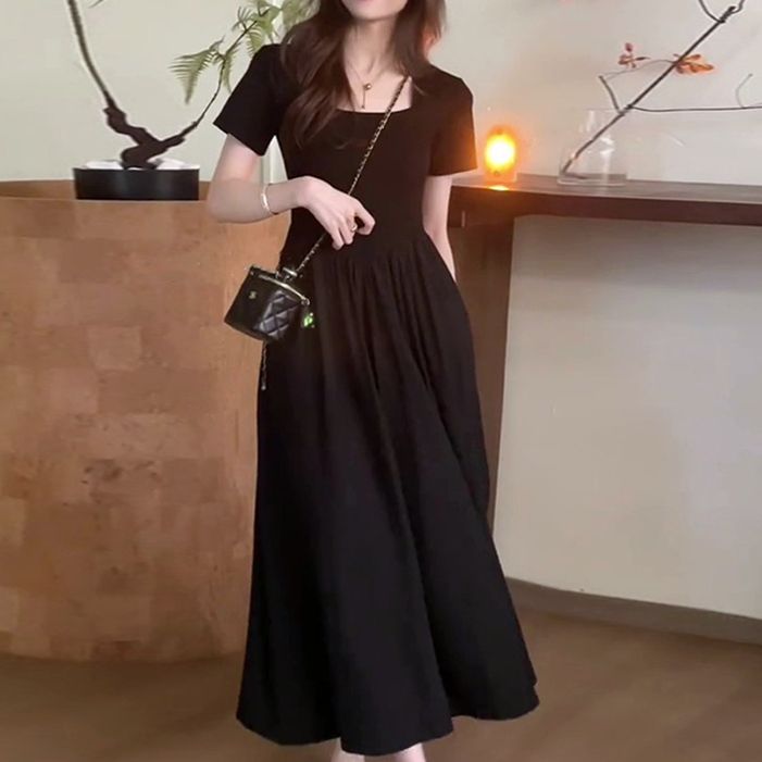 大碼赫本風方領連衣裙女2025新款夏季胖mm遮肚修身顯瘦黑色長裙女