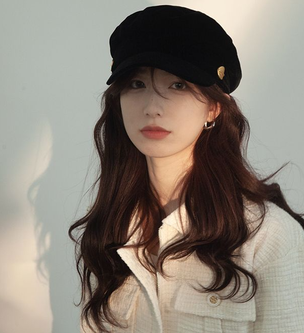 Black flat top hat octagonal hat women's versatile face showing small black velvet internet celebrity beret painter hat newspaper baby hat trend