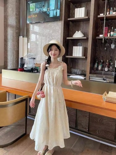 Sweet little fresh chiffon embroidered jacquard temperament suspender dress for women in summer new holiday style tassel skirt