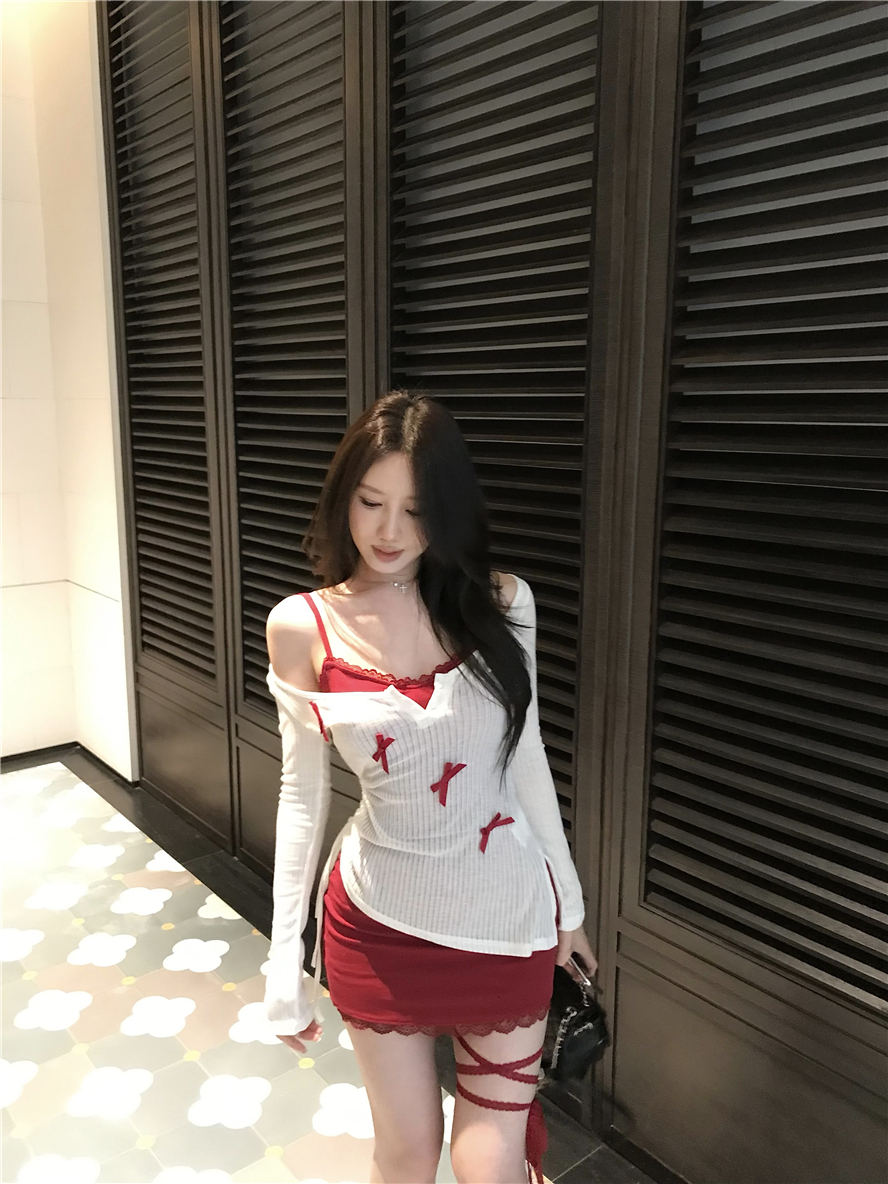 Real shot of pure and sexy sexy sexy girl with backless straps lace hip skirt bow sunscreen T-shirt suit