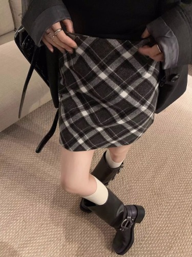 Shipped Small plaid skirt for women in autumn and winter new red wool hip skirt A-line skirt short skirt
