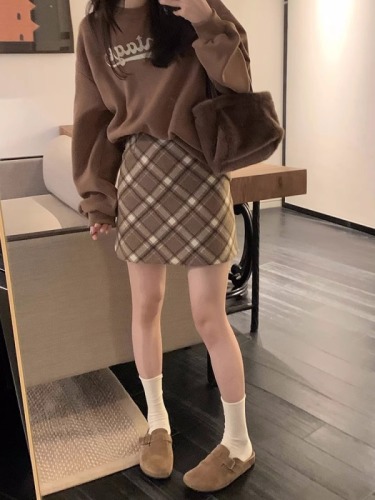 Shipped Small plaid skirt for women in autumn and winter new red wool hip skirt A-line skirt short skirt