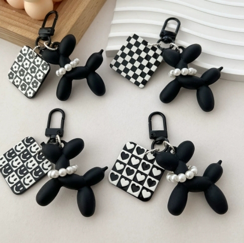High-end dark style balloon dog ins keychain pendant couple personalized checkerboard key chain women's bag pendant