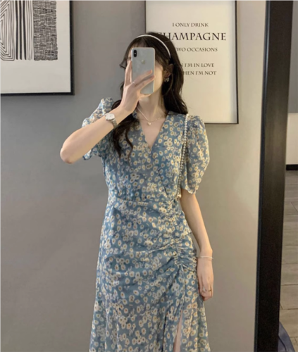 French dignified and elegant small person looks tall on the beach vacation green v-neck waist-hugging design dress for women summer