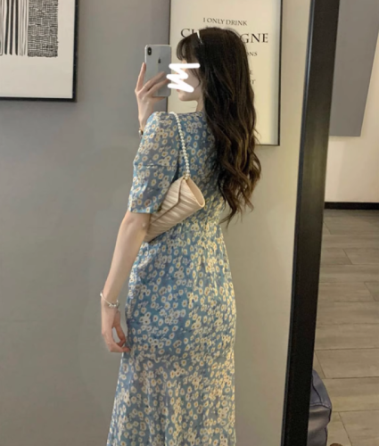 French dignified and elegant small person looks tall on the beach vacation green v-neck waist-hugging design dress for women summer