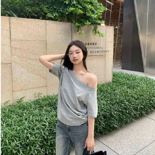 Stylish off-shoulder pure desire short-sleeve women's T-shirt for early autumn, loose and lazy one-shoulder design