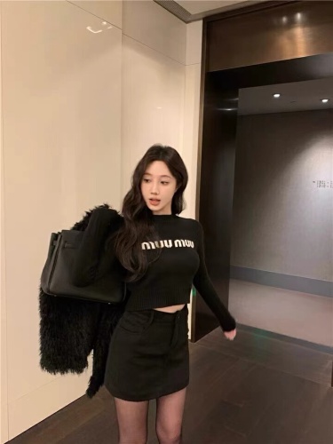 Round Neck Letter Sweater New Fall/Winter Style Elegant Slimming Versatile Sweet Cool Chick Base Layer Top