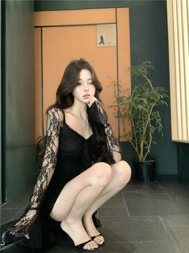 Photographed~ Ethereal Lace Splicing Long-Sleeve Dress with Waist Cinching and Slimming Irregular Hem Short Skirt