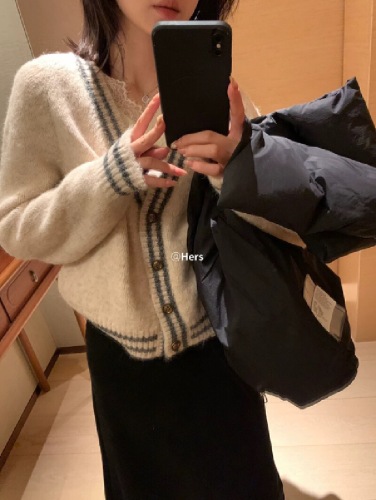 French color-blocking cardigan for women, autumn/winter loose lazy style, design sense, niche knit sweater, high-end top