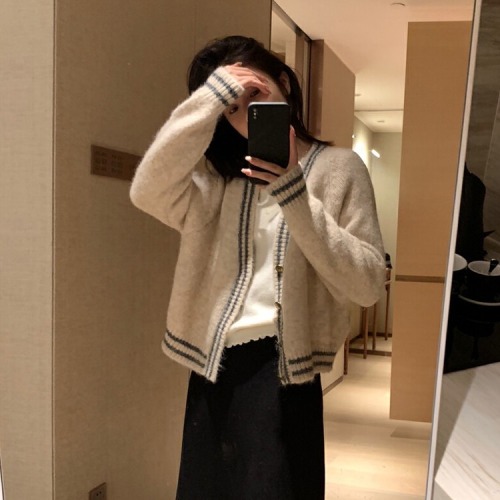French color-blocking cardigan for women, autumn/winter loose lazy style, design sense, niche knit sweater, high-end top