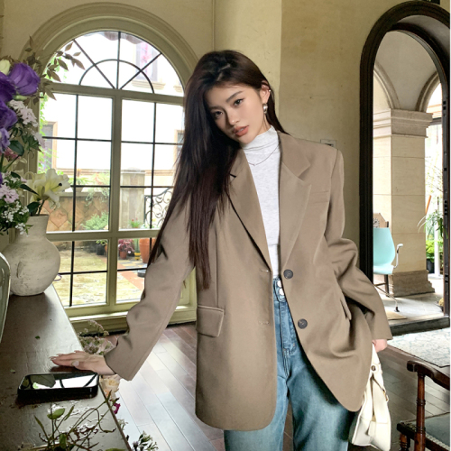 Real shot of 2025 spring clothing new design classic fashionable loose silhouette temperament casual blazer top for women