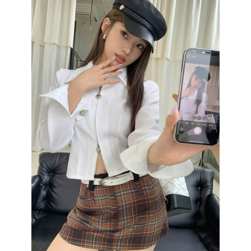 Real shot of 2025 autumn and winter new American polo collar design short top long sleeve love zipper shirt shirt for women