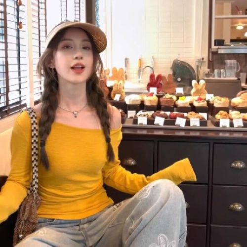 2025 Korean one-shoulder long-sleeved T-shirt for women in spring, small temperament and gentle body top trendy