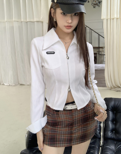 Real shot of 2025 autumn and winter new American polo collar design short top long sleeve love zipper shirt shirt for women
