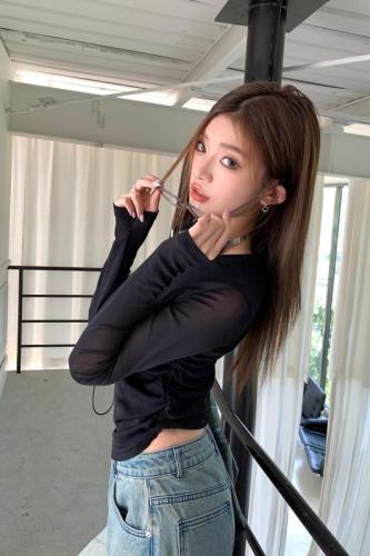 Real shot of 2025 autumn and winter new round neck drawstring design waist-hugging slim top T-shirt for women slim long-sleeved base shirt