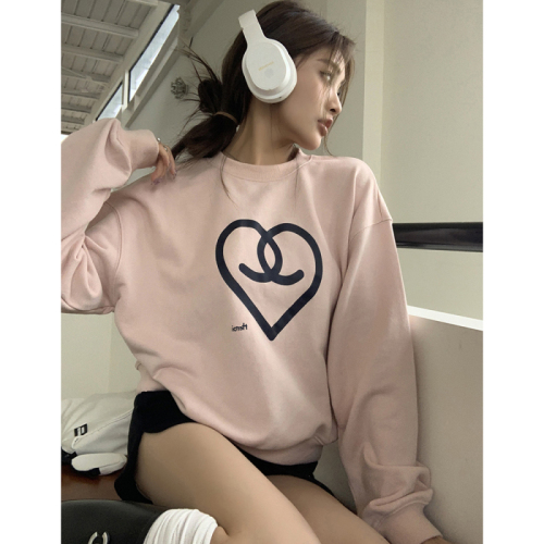 Real shot of 2025 autumn and winter new blue pink love printed sweatshirt for women American small round neck loose casual top