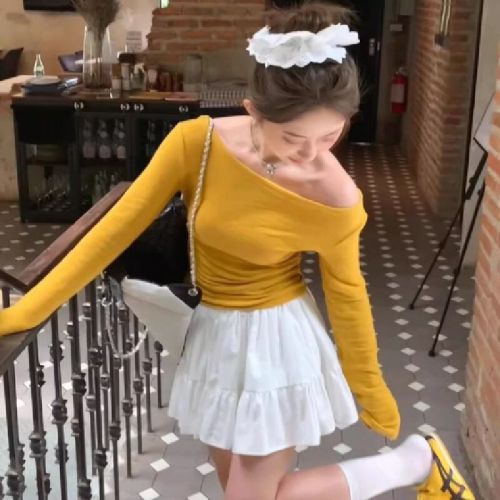2025 Korean one-shoulder long-sleeved T-shirt for women in spring, small temperament and gentle body top trendy