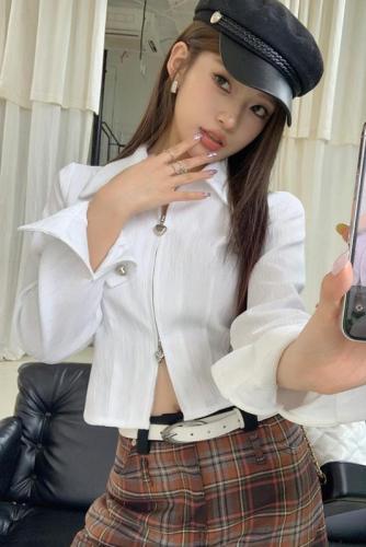 Real shot of 2025 autumn and winter new American polo collar design short top long sleeve love zipper shirt shirt for women