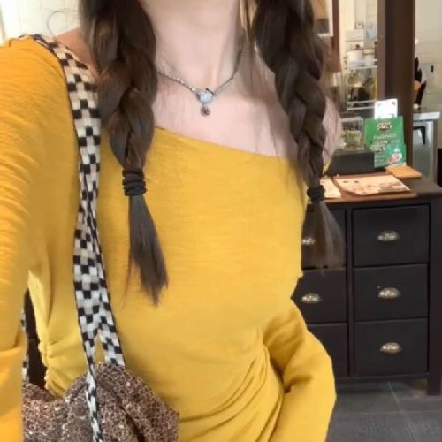 2025 Korean one-shoulder long-sleeved T-shirt for women in spring, small temperament and gentle body top trendy